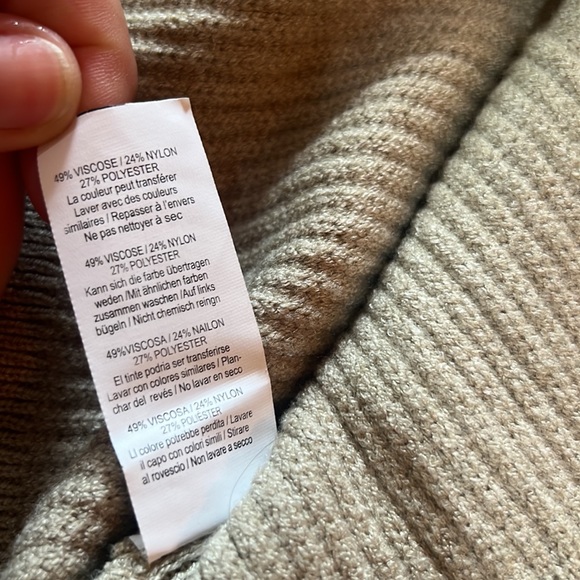 Prettylittlething cropped ribbed cardigan (nwot) - Picture 4 of 6